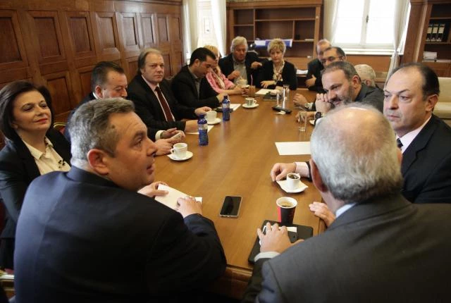 Συνεδρίαση της ΚΟ των ΑΝΕΛ: Με εντάσεις και σπόντες οι συζητήσεις για το κόμμα – Δείτε το βίντεο